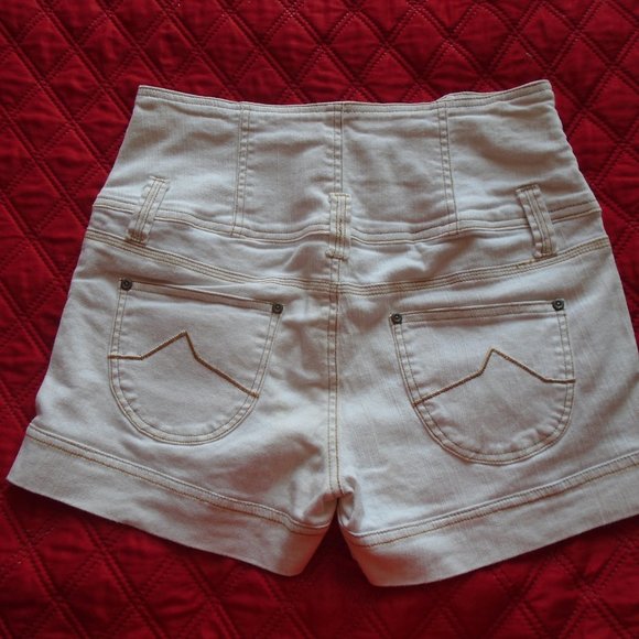 VANILLA STAR JEAN SHORTS OFF-WHITE SIZE 9 - Picture 2 of 4